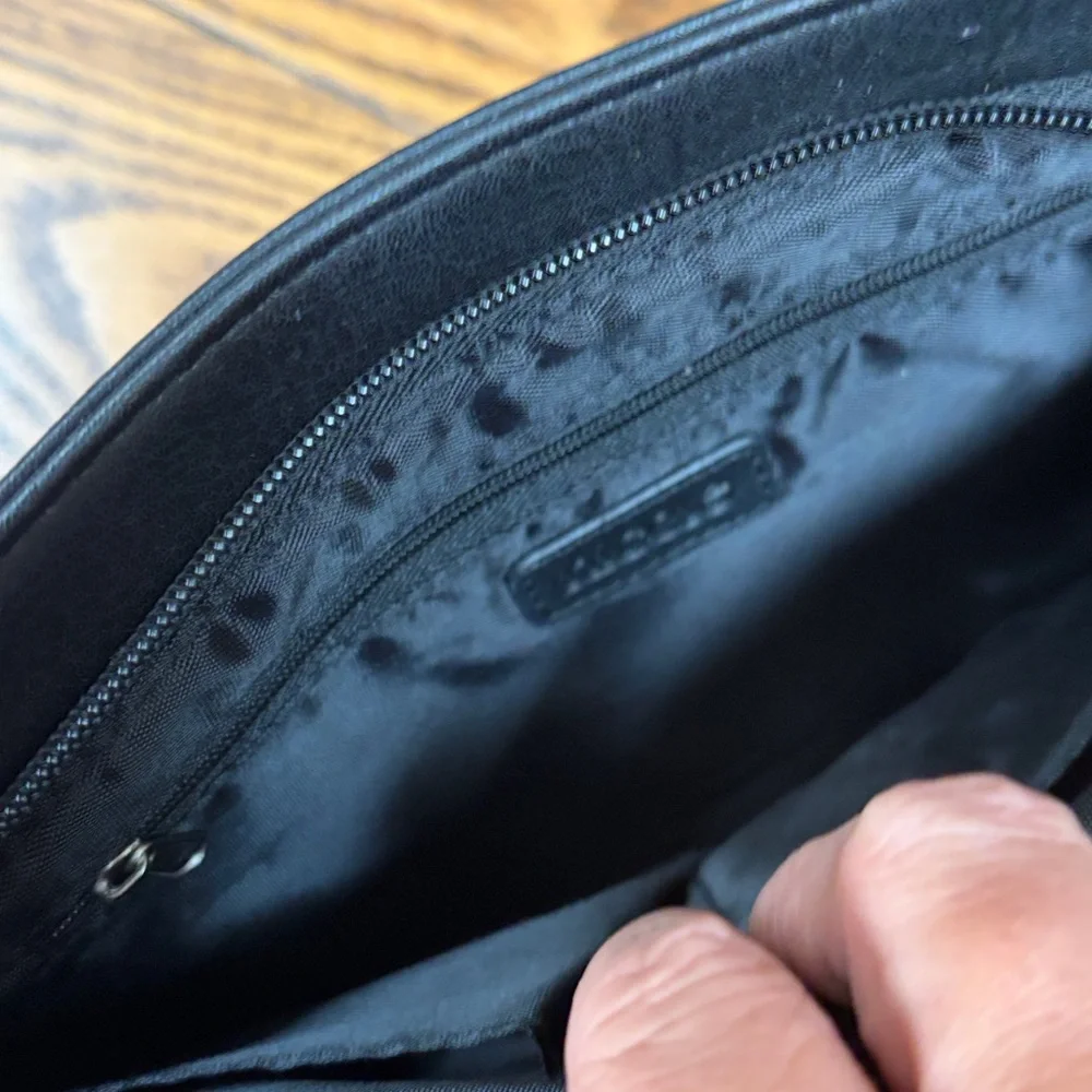 Nicole Miller Elegant Black Crossbody Bag - Picture 7 of 10